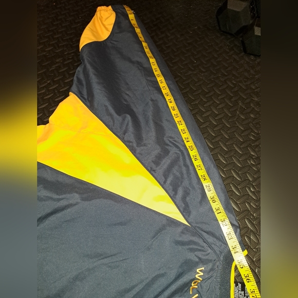 Vintage NCAA Michigan university Wolverines Starter Jacket - Picture 11 of 11